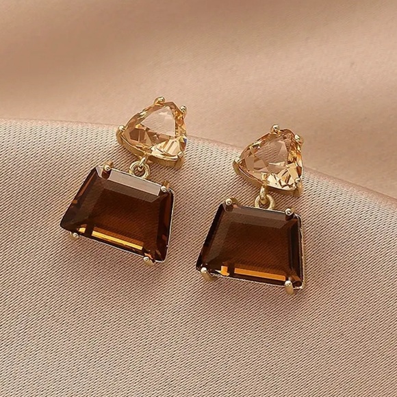Anthropologie Jewelry - Gold gem stone dangle earrings ✨
